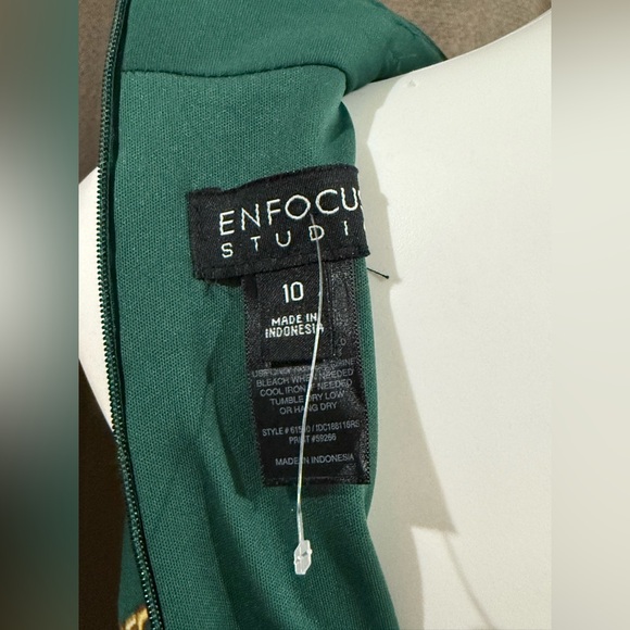 New Enfocus Studio Gold Chain design green haltered dress size 10 - Picture 9 of 9